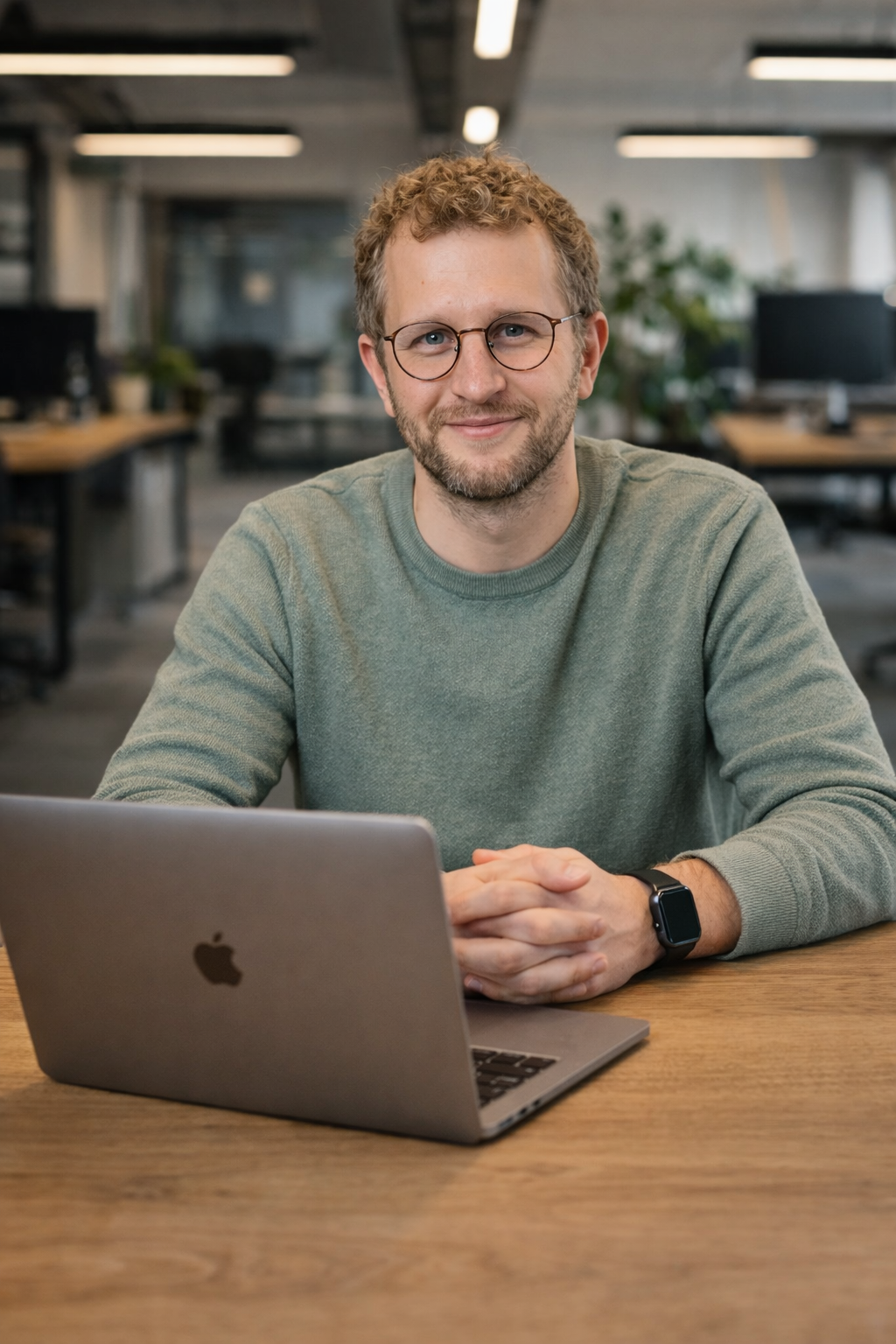 Nico Walter, Gründer von Nxt Stack, an seinem Schreibtisch